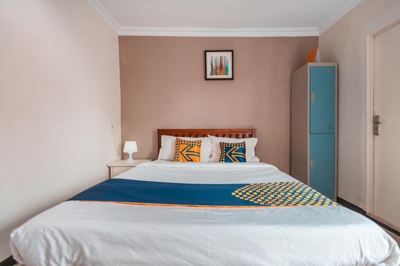 Spot On 2033 Kayumanis Homestay Syariah Джакарта Экстерьер фото
