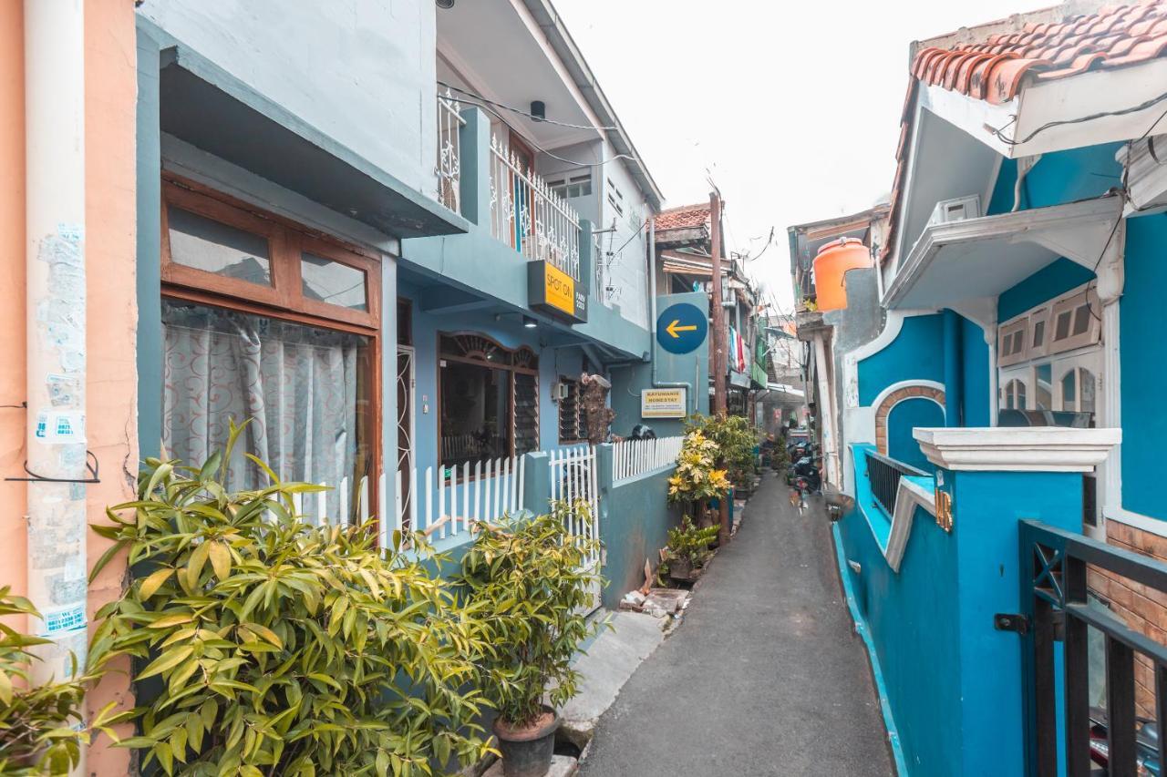 Spot On 2033 Kayumanis Homestay Syariah Джакарта Экстерьер фото