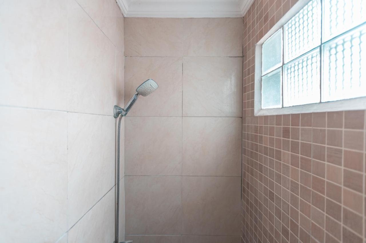 Spot On 2033 Kayumanis Homestay Syariah Джакарта Экстерьер фото