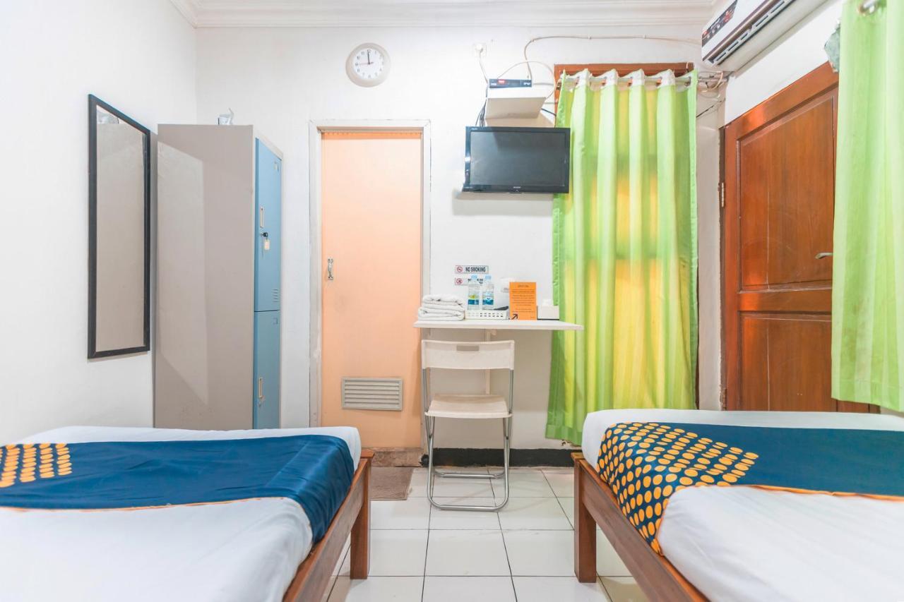 Spot On 2033 Kayumanis Homestay Syariah Джакарта Экстерьер фото