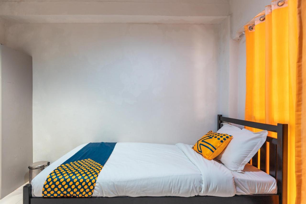 Spot On 2033 Kayumanis Homestay Syariah Джакарта Экстерьер фото