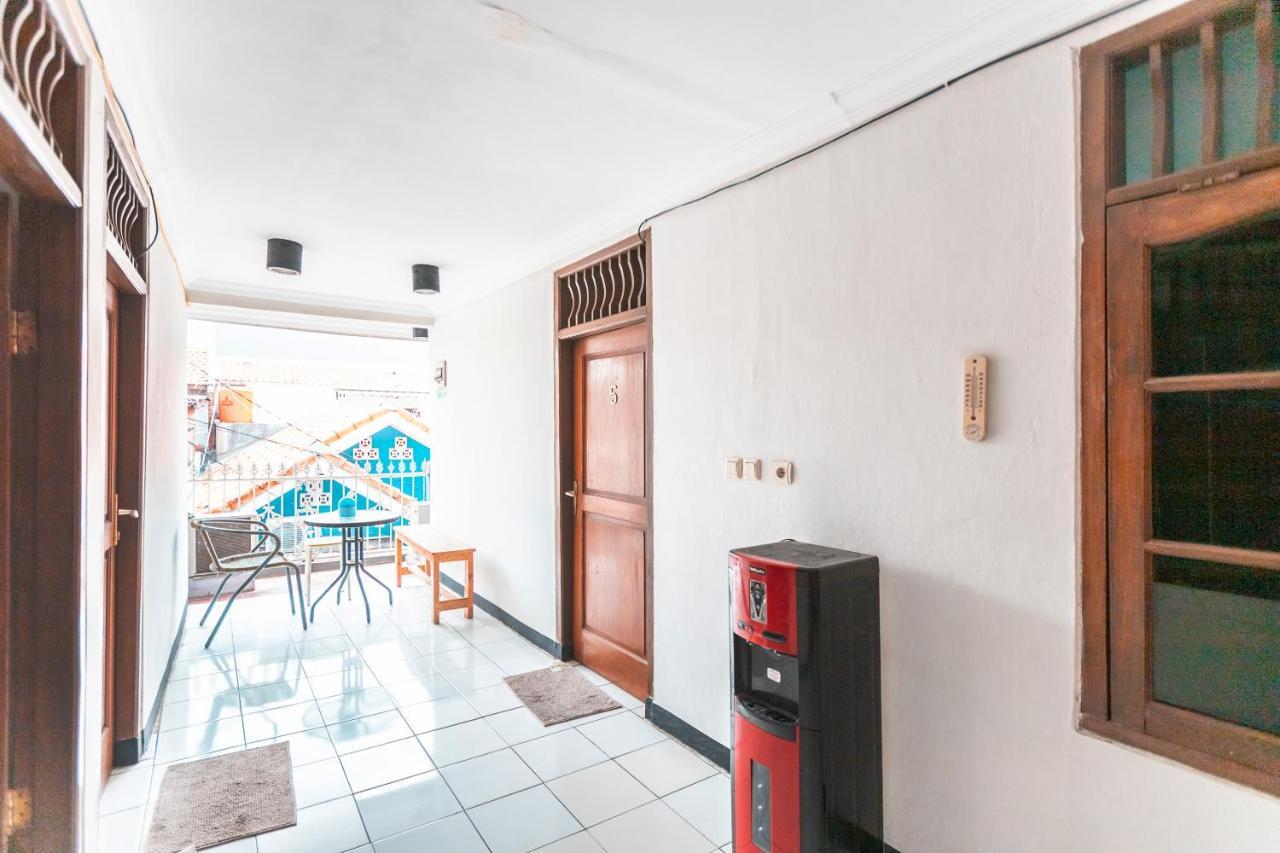 Spot On 2033 Kayumanis Homestay Syariah Джакарта Экстерьер фото