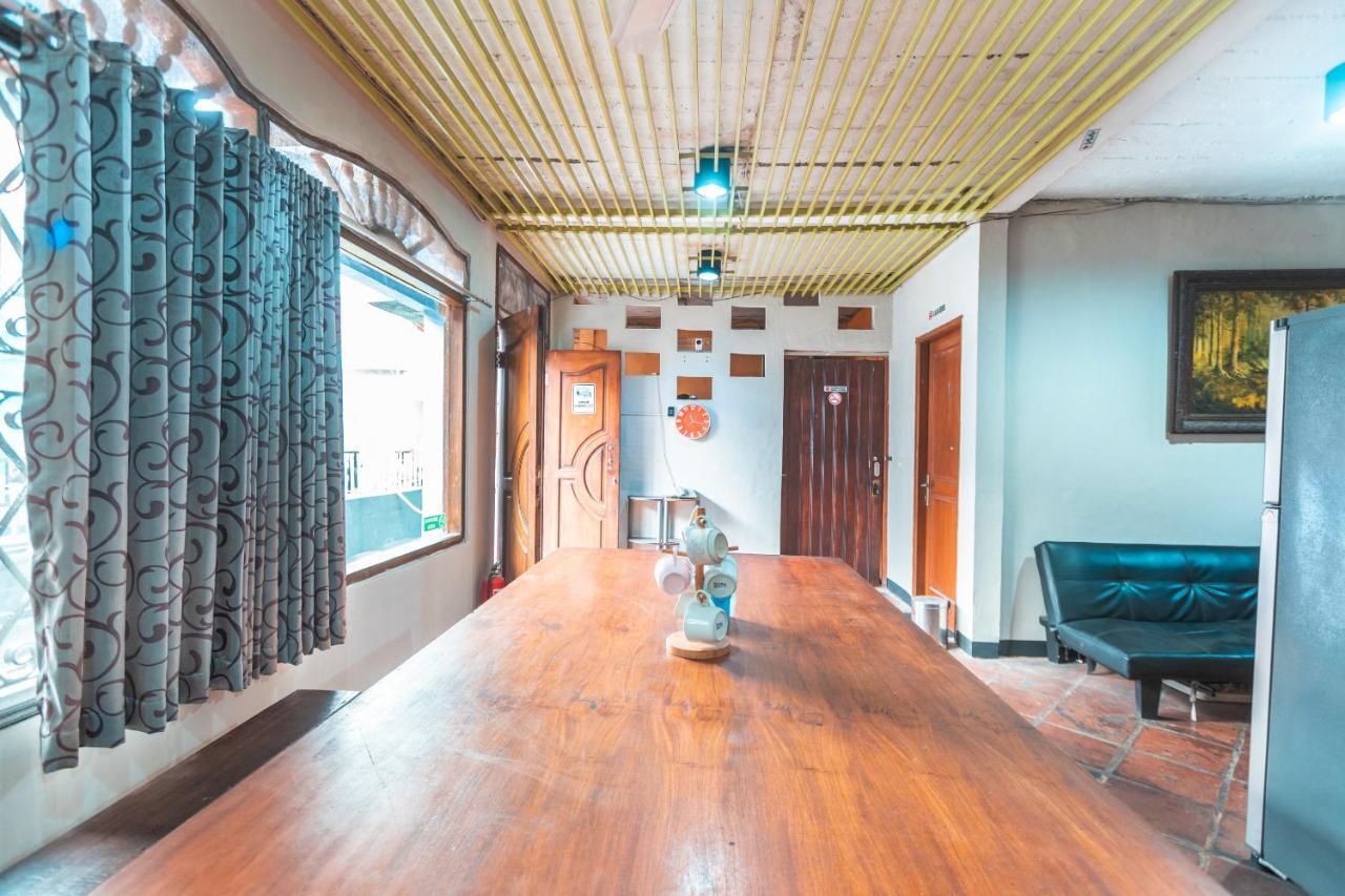 Spot On 2033 Kayumanis Homestay Syariah Джакарта Экстерьер фото