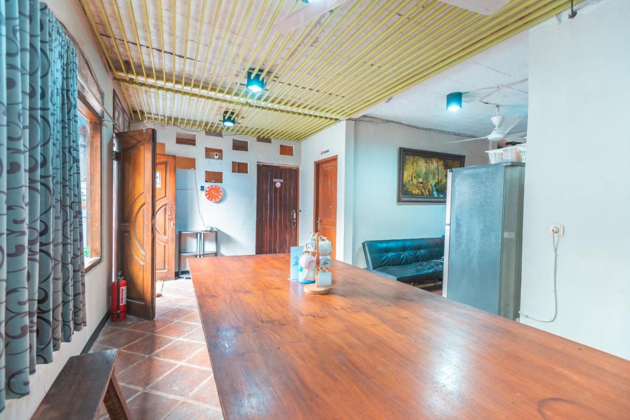 Spot On 2033 Kayumanis Homestay Syariah Джакарта Экстерьер фото
